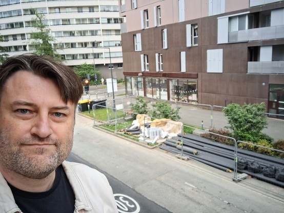 Selfe sur fonde de chantier terminé
