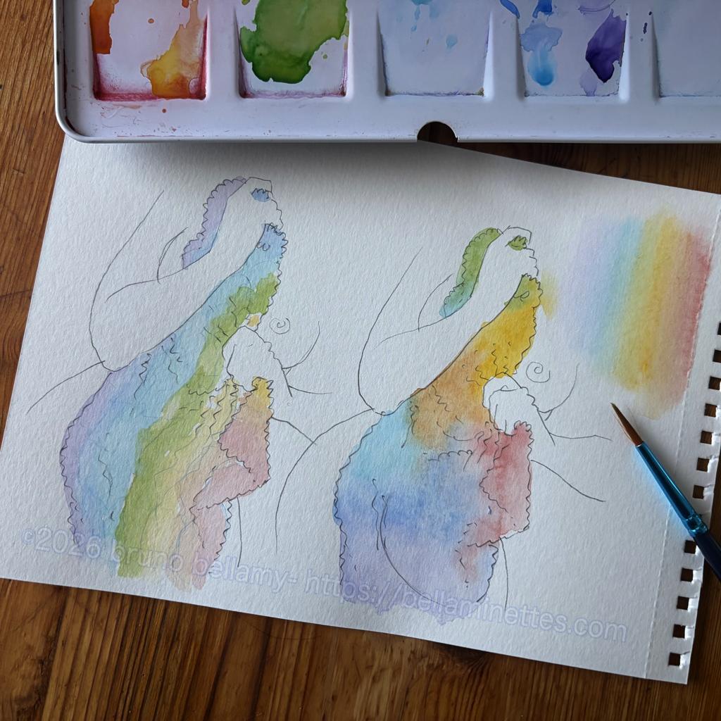 Photo de la feuille de recherche : le trait de la serviette avec son effet de drapé (et un peu le contour des bras de la bellaminette, pour la mise en situation) a été reporté deux fois sur la feuille d'aquarelle, et j'ai peint aux couleurs de l'arc-en-ciel une version avec des rayures suivant grosso-modo le volume des plis et l'autre version en faisant des taches diffuses. On peut voir, autour de la feuille posée sur la table en bois, la palette d'aquarelle et le pinceau qui a été utilisé.